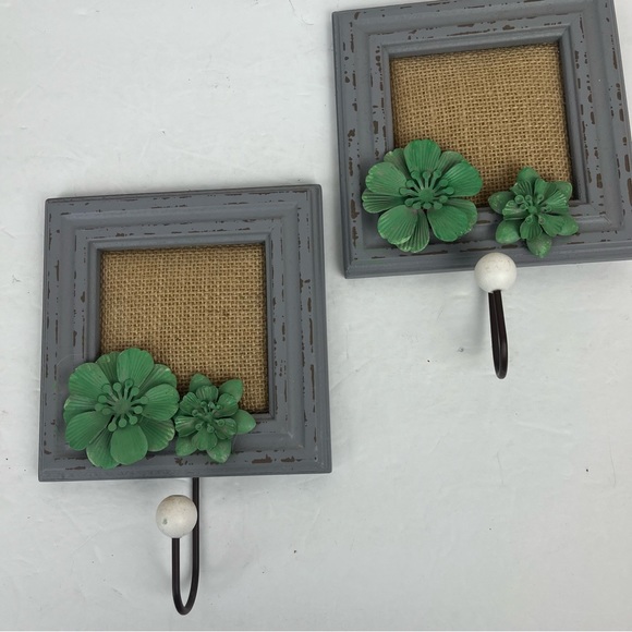 Pair of framed burlap & flower decor hooks - Picture 3 of 10